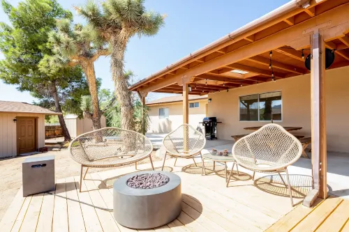 สุขา ไลฟ์ รีทรีท - วิวที่สวยงาม, ใกล้ Jtnp พร้อมอ่างน้ำร้อน! บ้าน 2 ห้องนอน โดย RedAwning