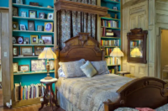 Corners Mansion Inn - A Bed and Breakfast