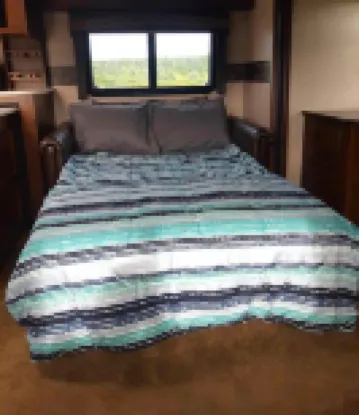 Riverside Camper in Mavillette - Cozy and Modern