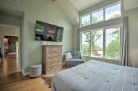 Grand Chalet w/ Hot Tub - Near Wintergreen Resort - 3-Star