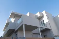 Nisimos現代公寓 Anissaras Main Beach附近的飯店