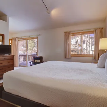 Sauterne Sanctuary 3Br 3ba 3 Bedroom Home by RedAwning