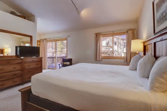 Sauterne Sanctuary 3Br 3ba 3 Bedroom Home by RedAwning