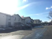 靠近 I 69 的冷水溪Inn & Suites