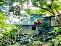 Dragonfly Ranch Hotels near Captain James Cook Monument
