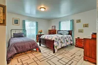 Expansive Getaway ~ 2 Miles to Mendenhall Glacier! - balcony
