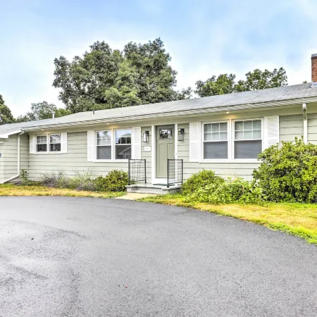 Charming Old Saybrook Cottage < 1 Mi to Beach