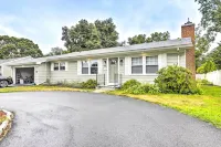 Charming Old Saybrook Cottage < 1 Mi to Beach - Kitchens