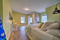 Bohemian Home w/ Screened Porch, 3 Mi to Lake! - Lemmikkieläimet sallittu