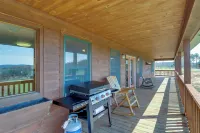 Mountain Views and Shared Pool Ozarks Family Home - Homestays