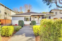 Renton Home Gazebo with TV and BBQ, 15 Mi to Seattle