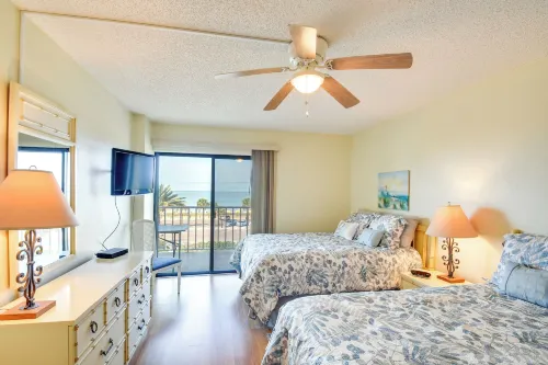 Coastal Condo w/ Balcony: Walk to Madeira Beach! - Wifi