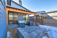 Flagstaff Home w/ Patios + Mount Humphries Views! - parking