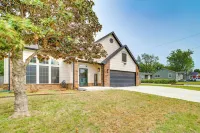 Peace and Tranquility Home 2 Mi to Dtwn Tulsa! Hotels near Gilcrease Museum