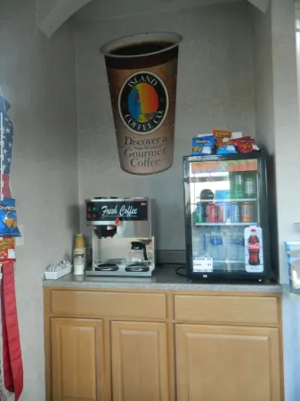 Village Inn & Suites - Smithville