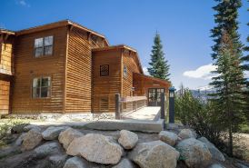 Wuksachi Lodge in Sequoia National Park