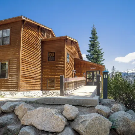 Wuksachi Lodge in Sequoia National Park