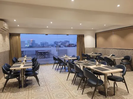 Hotel Elements Отели рядом с достопримечательностью «Kargil Chowk memory»