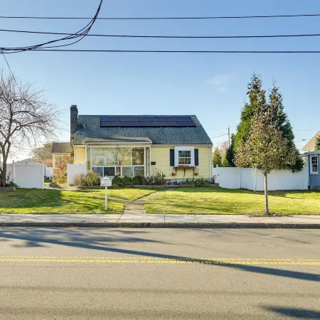 1 Mi to Downtown Salem: Studio w/ Fire Pit Access