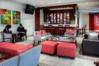 Hotel Savoy and Conference Centre - bar