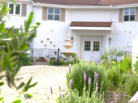 Hostellerie Avances Soiree Отели рядом со станцией JR Tateyama station