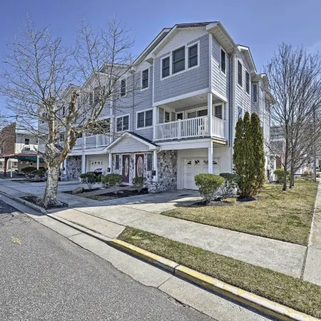 Wildwood Townhome w/ Patio: 1 Block to the Beach!