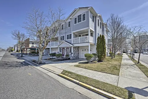 Wildwood Townhome w/ Patio: 1 Block to the Beach!