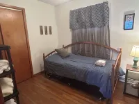 Hometown Cozy  ADA friendly, Kids, Pets, King Bed! Quiet, Safe Neighborhood