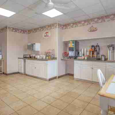Super 8 by Wyndham Carlisle North Dining/Meeting Rooms