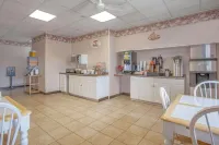 Super 8 by Wyndham Carlisle North Hotels in Middlesex Township