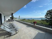 Luxurious Villa Möwengeflüster - 220sqm apartment for max. 8 guests + sauna by the lake Hotels in Muldestausee