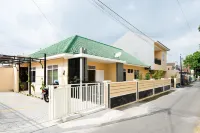 RedDoorz Near Gejayan 3 Các khách sạn ở Depok