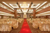 Queena Plaza Hotel - parking