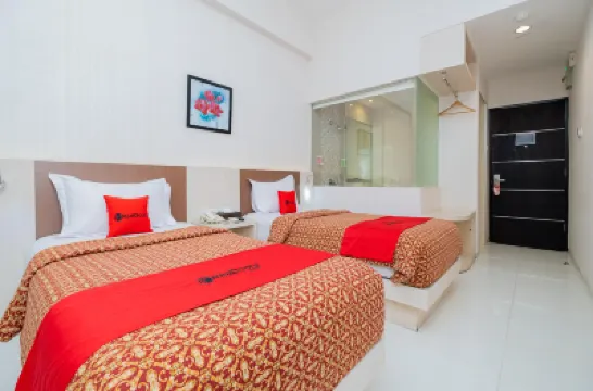 RedDoorz Premium @ Jalan Veteran Bojonegoro Hotels in Sukorejo