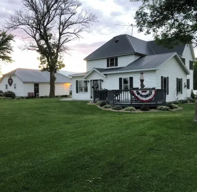 Within Walking Distance of Field of Dreams Movie Site/MLB STADIUM