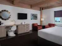 هاربور هاوس هوتل آند مارينا آت بير 21 Hotels near شاطئ إيست بيتش (East Beach)