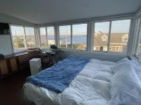 Little Compton: Sweeping ocean view, 5min walk 2 beach, big yard w/ patio, 4 BRs