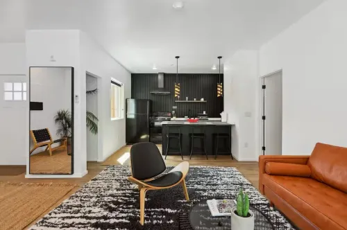 One-bedroom penthouse suite-located downtown White Salmon, suite 13