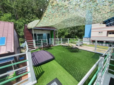 Yeongdeok Sea Blue Pension Отели рядом с достопримечательностью «Yeongdeok Wind Power Complex»