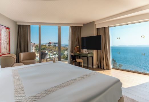 클루시브 호텔 위치