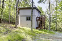 2 Mi to Skiing! Wooded Beech Mtn Retreat w/ Decks - ジム