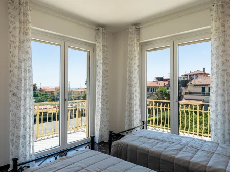 Maura Отели в г. Riva Ligure