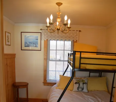 Charming 2-bedroom cottage on Lake Koshkonong in Fort Atkinson, Wi.