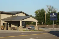 Boarders Inn & Suites by Cobblestone Hotels - Syracuse - Motels