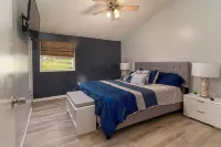 Pet Friendly/Professional Host/Kayaks/Waterfront Hotels in Creal Springs