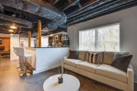Luxury Retreat in Smyrna Pool, Pickleball and More! - bar
