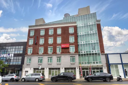 Red Roof PLUS+ Brooklyn - Flatbush Ave Отели рядом с достопримечательностью «Бруклинский ботанический сад»