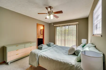 Watts Bar Lake Retreat Private Dock, Boat Ramp & Stunning Views! Отели в г. Рей