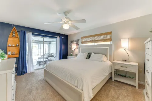 Fish, Swim & Relax: Canal-front Port Charlotte Gem -  Privatzimmer