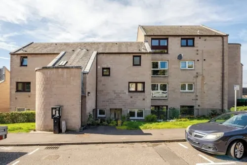 Riverside Garden Apartment with lovely River Tay views and parking